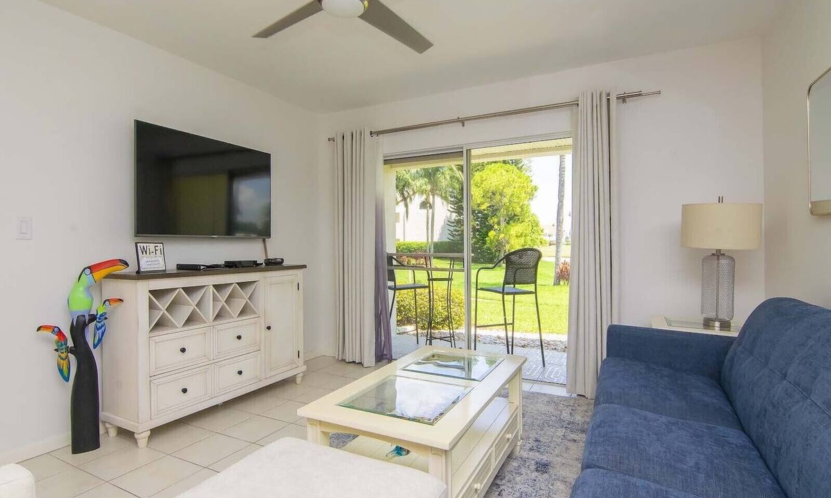 Isla del Sol Condo | Isla Del Sol Remodeled 2 BD/2BA Condo Close to Beaches