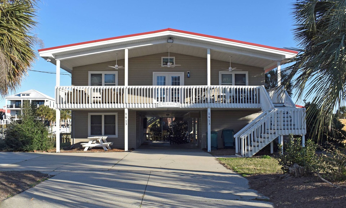 Inlet Harbour House | Isle Be Back - Walk to Beach (Channelfront) in Garden City Beach