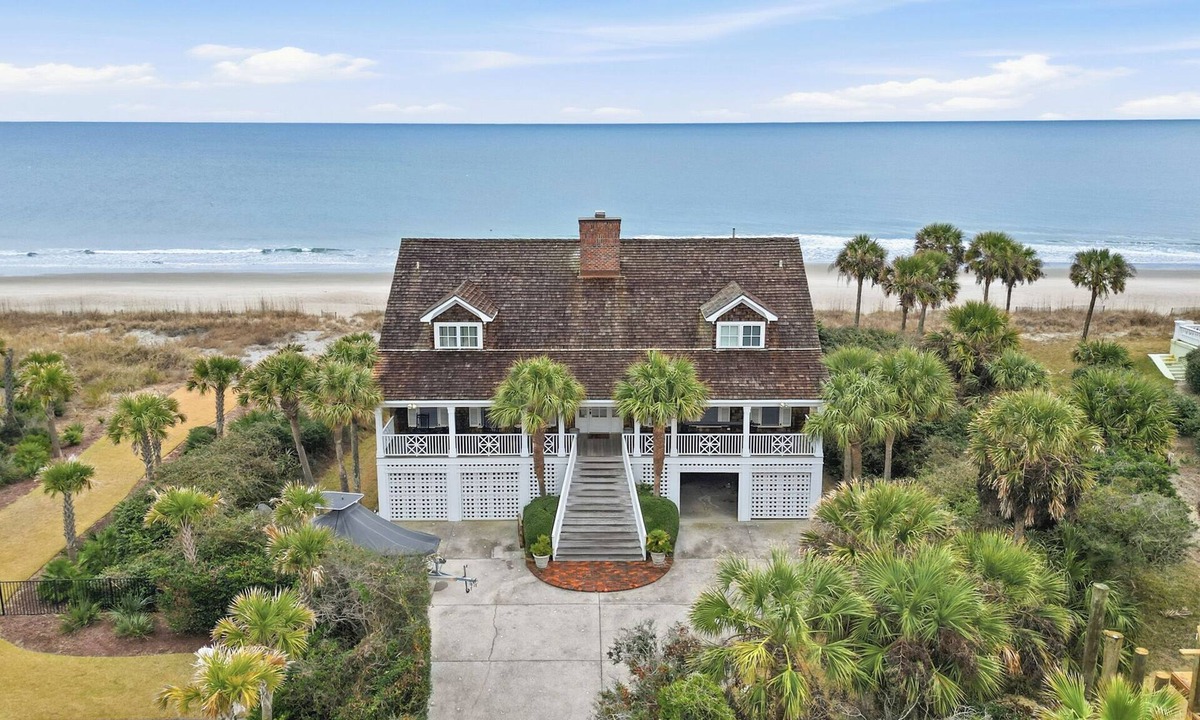 Debordieu Colony House | It’ll Dieu is an oceanfront retreat in DeBordieu Colony