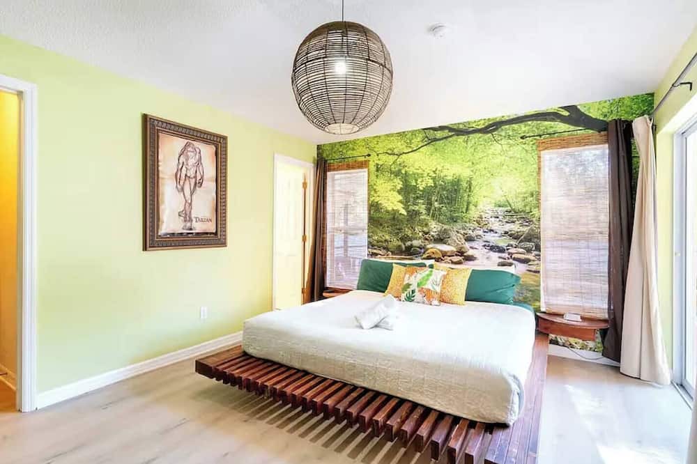 Seasons House | Jungle Theme Getaway w/pool & hot tub