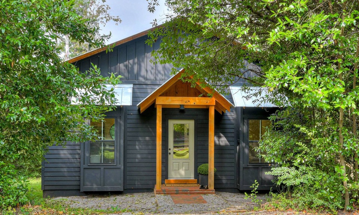 Aiken Cottage | Just minutes from downtown Aiken and Bruce's Field and Highland Event Center