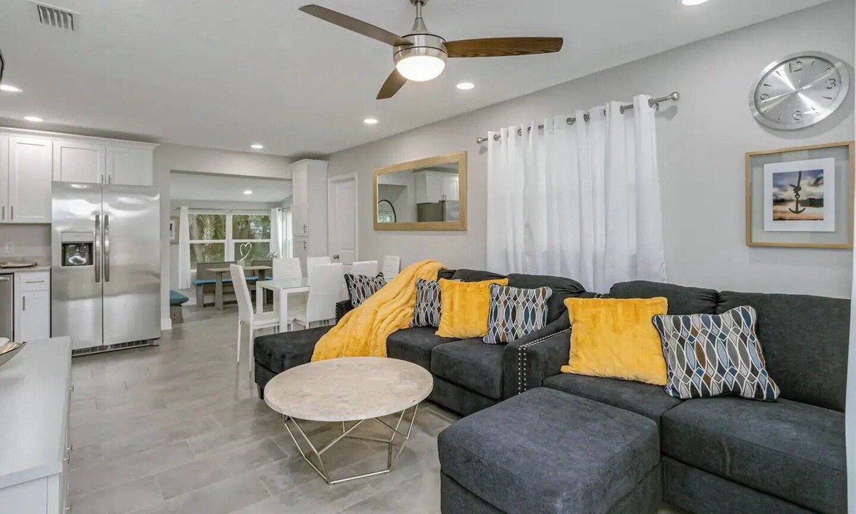 Titusville House | King Bed. Great Parking. Message with Questions.