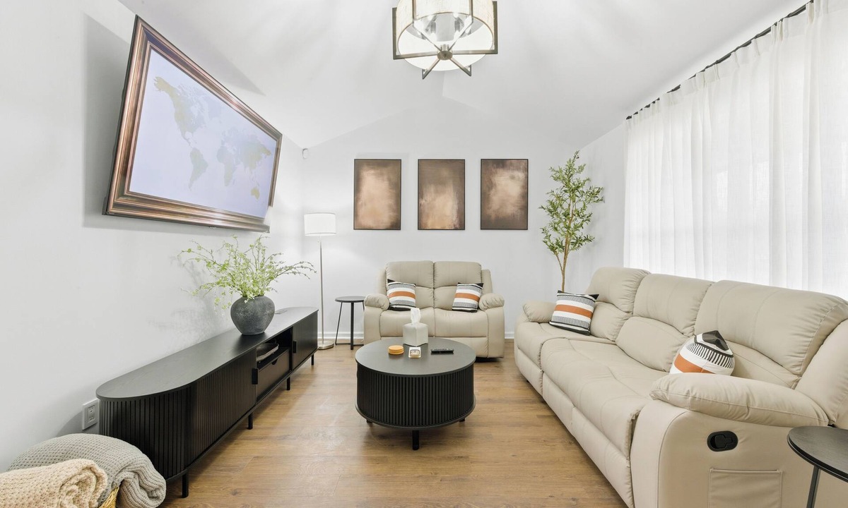 Walthourville House | KingBeds+Base10min+Hwy84+ChefKitchen+Spa Showers