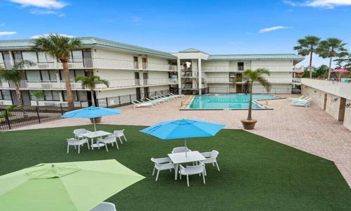 Historic Downtown Kissimmee Hotel | Kissimmee Tranquil Room with 2 DBL Beds Near Local Attractions