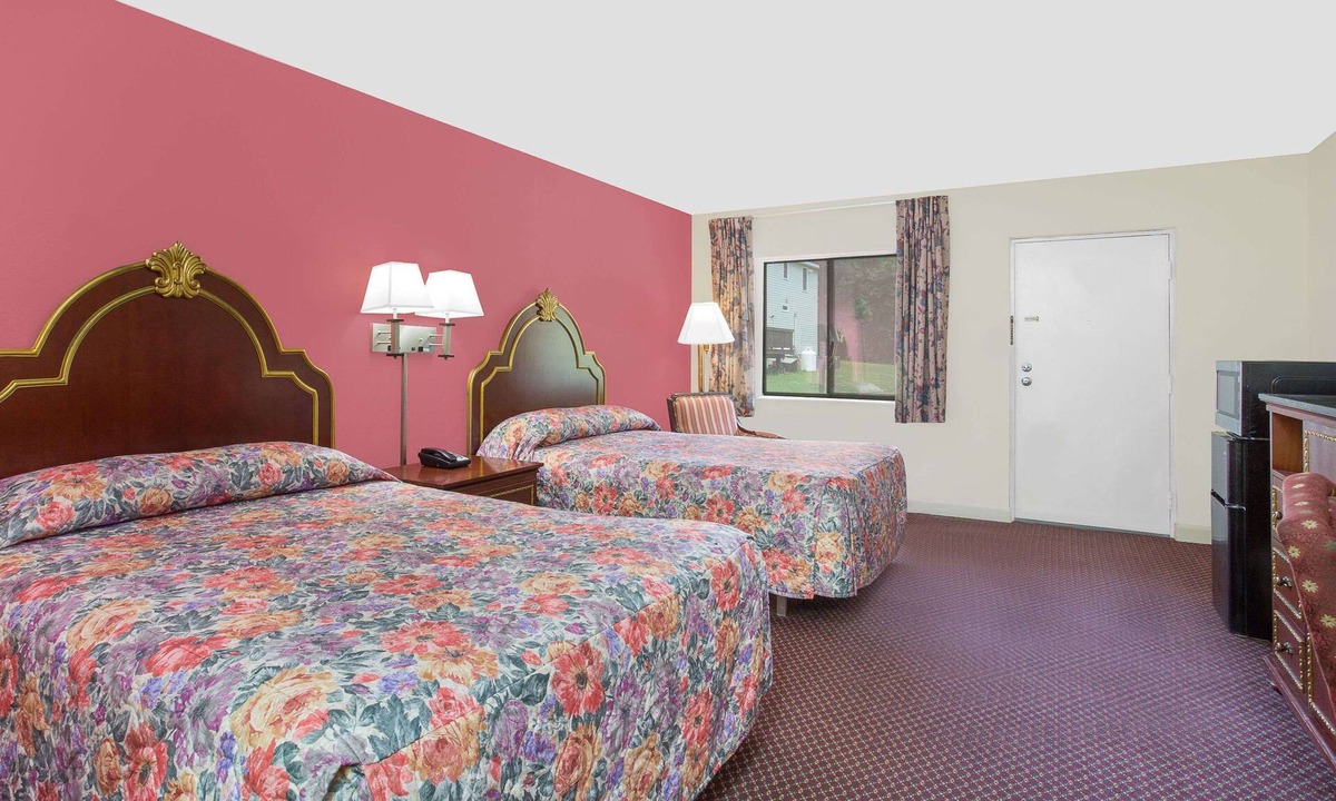 Emporia Hotel | Knights Inn Emporia