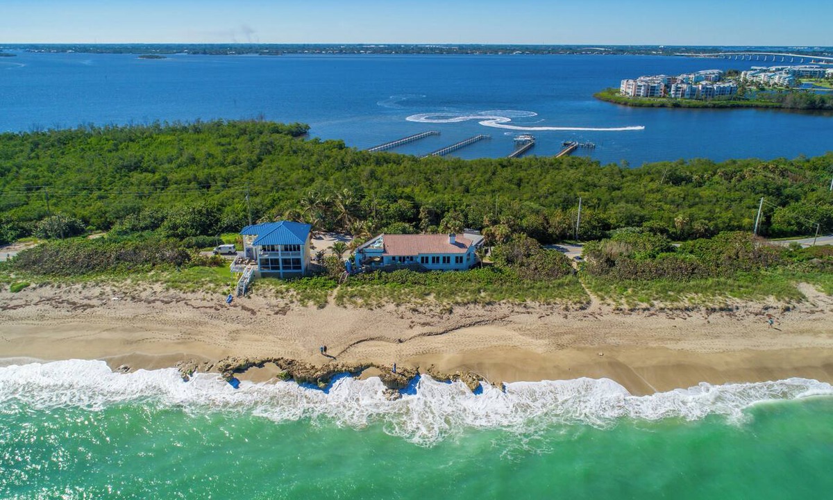 Stuart Villa | La Dolce Vita: Big Beach House w/elevator & heated pool! DIRECTLY ON BEACH