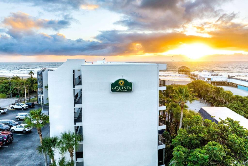 Avon By The Sea Hotel | La Quinta by Wyndham Cocoa Beach Oceanfront