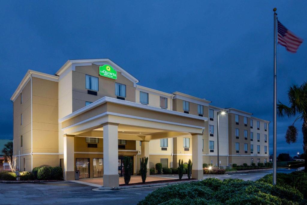 Warner Robins Hotel | La Quinta by Wyndham Warner Robins - Robins AFB