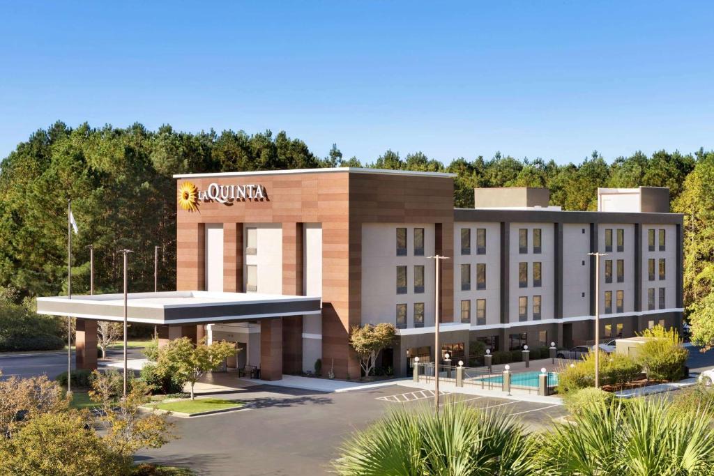 Selma Hotel | La Quinta Inn & Suites by Wyndham Selma/Smithfield I-95