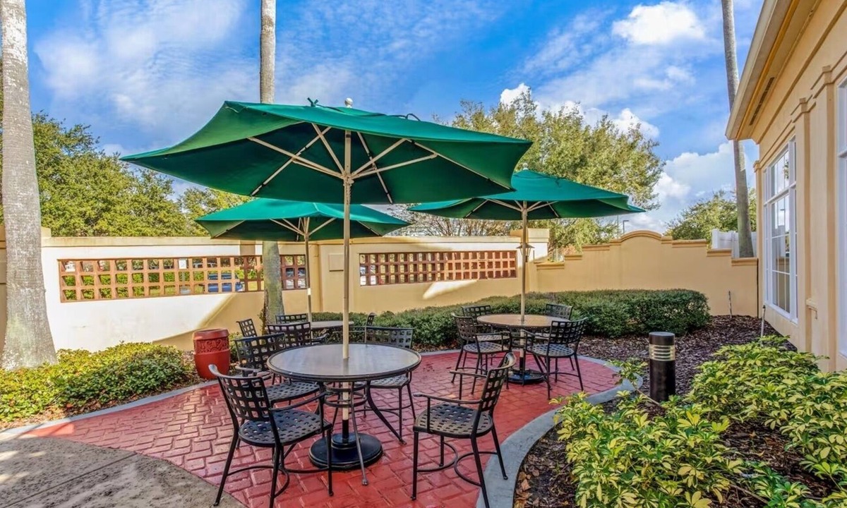 Airport North Hotel | La Quinta Orlando | 2 Full Beds | Family-Friendly | Free-Shuttle | Pool