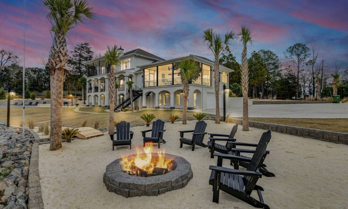 Irmo House | La Ventana Luxe Lake Retreat - Sleeps 16+
