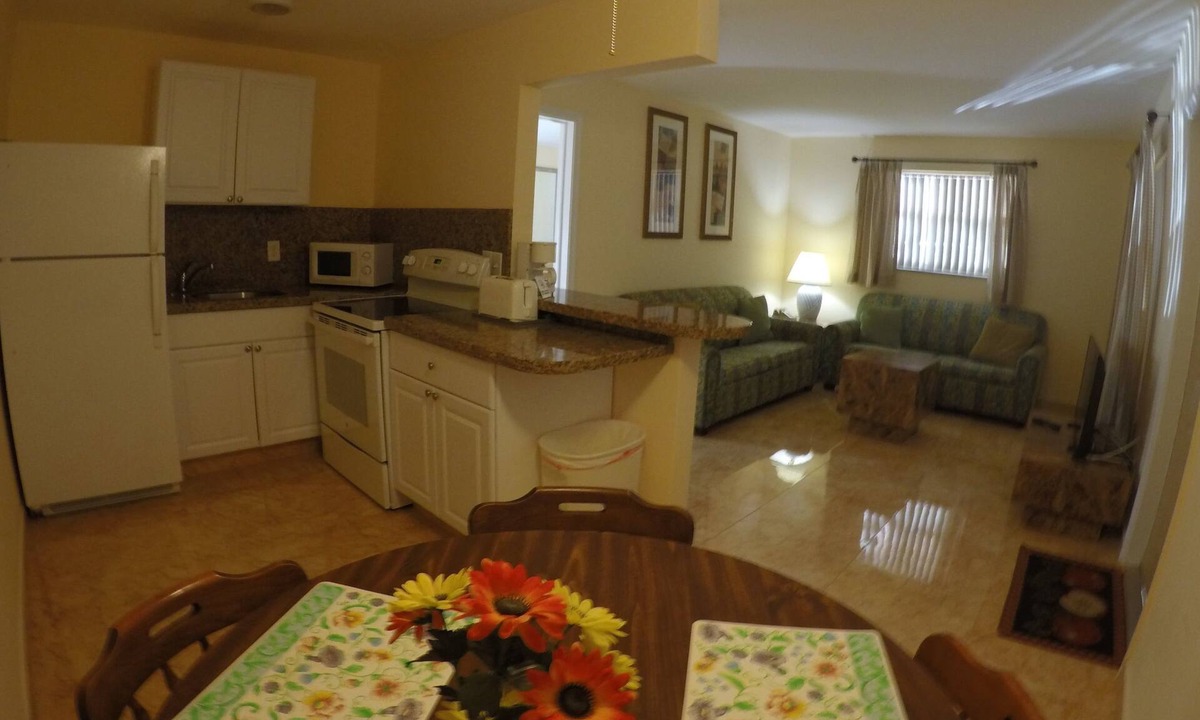 Mango Groves Hotel | Lago Mar Motel and Apartments