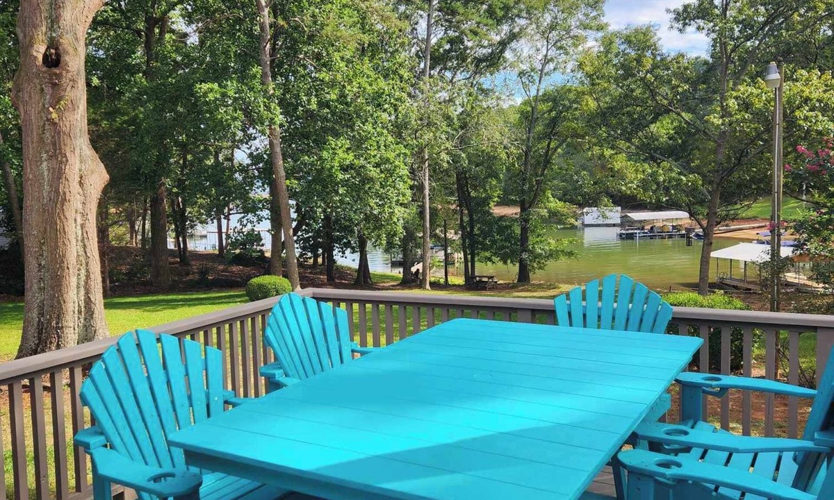 Townville House | Lake Escape-Lake Hartwell-best location on lake/new dock/swim seat/angled ladder