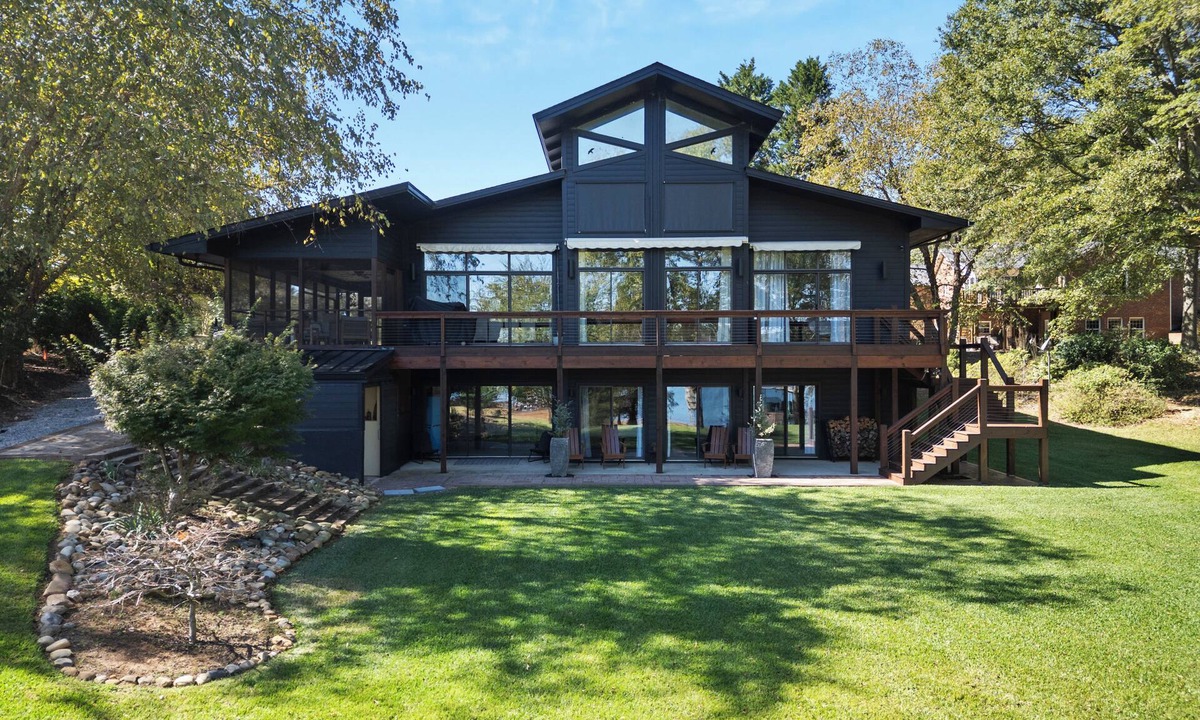 Seneca House | Lake front house near Clemson University