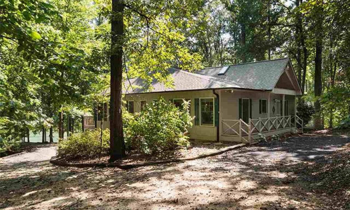 Seneca House | Lake Hartwell - 15 mins to Clemson, Tubes, Skis, Wakeboards. Floats and Memories