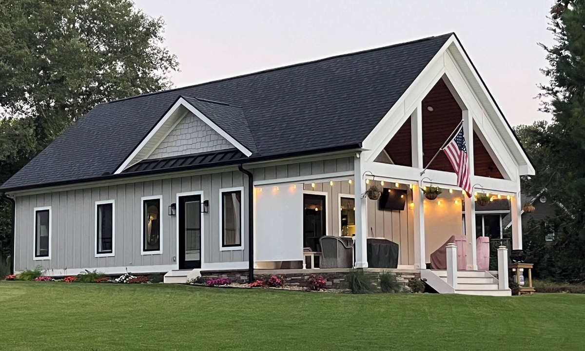 Townville Cottage | Lake Hartwell Charming Waterfront Guest House with Covered Dock