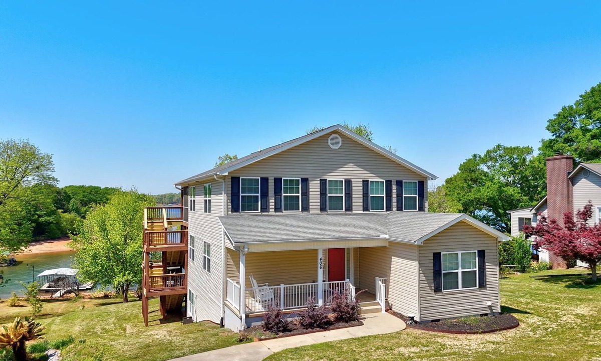 Anderson House | Lake Hartwell Escape w/Dock, Games & Grill