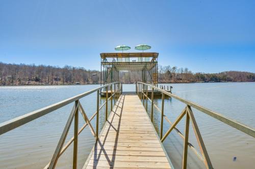 Seneca House | Lake Hartwell Retreat w/2-Tier Dock & Boat Slip!