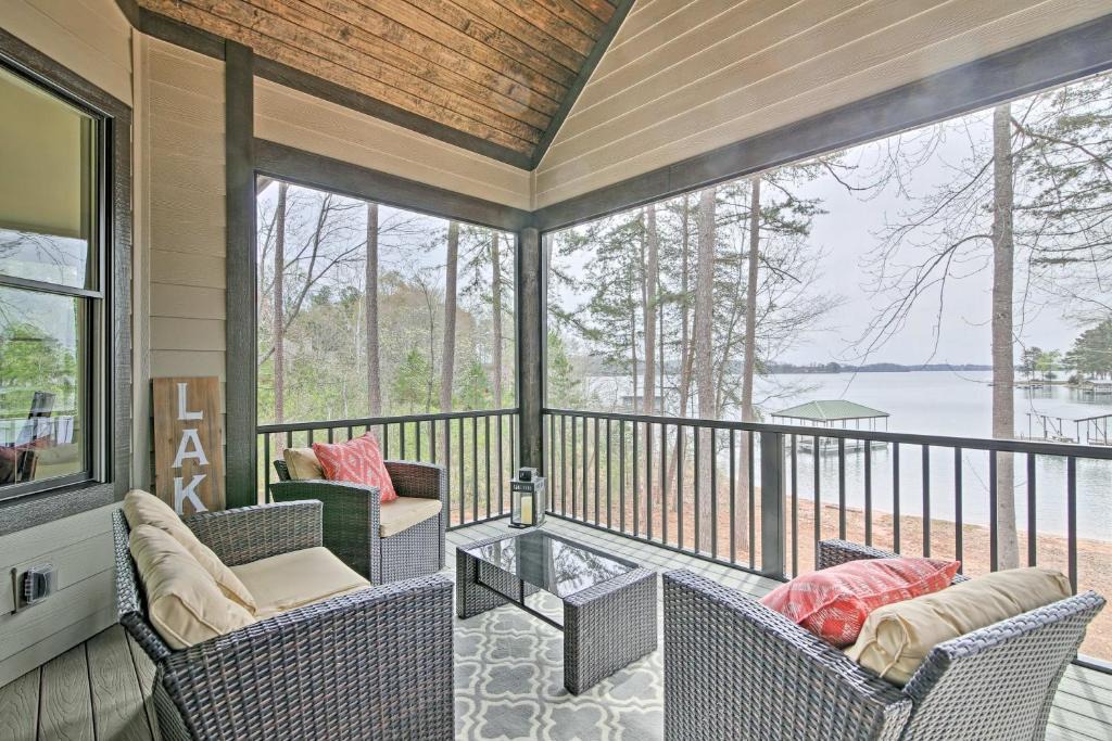 Seneca House | Lake Keowee Home with Balcony & Boat Dock!