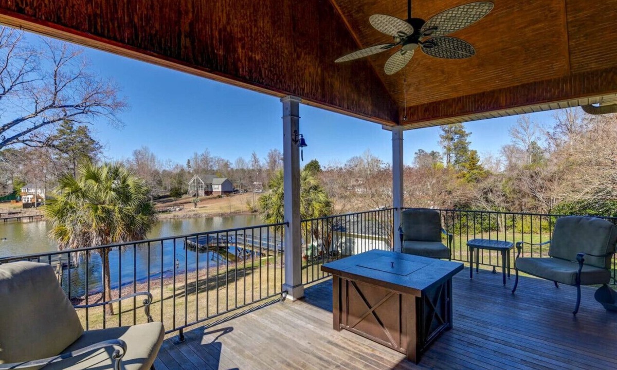 Chapin House | Lake Murray Group Getaway | Sleeps 10 | Kayaks