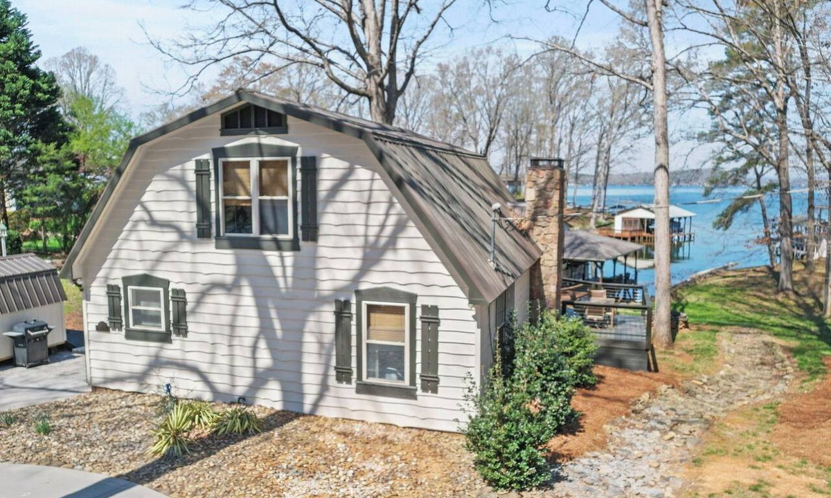 Norwood House | Lake Tillery Waterfront Home, Relax w Private Dock ~ Amazing Sunsets
