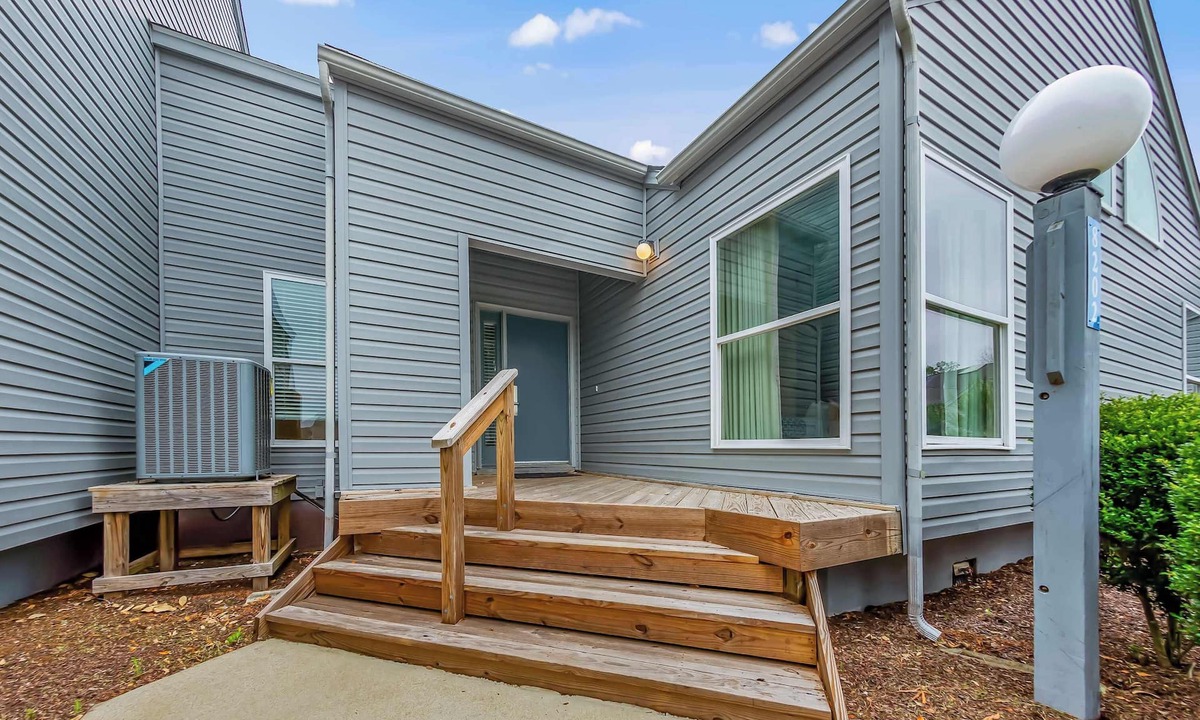 Fairfield Harbour Condo | Lakefront Condo with Indoor & Outdoor Pools - New Bern