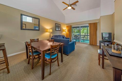Fairfield Harbour House | Lakefront Condo with Indoor Pool Hot Tub & Resort Access