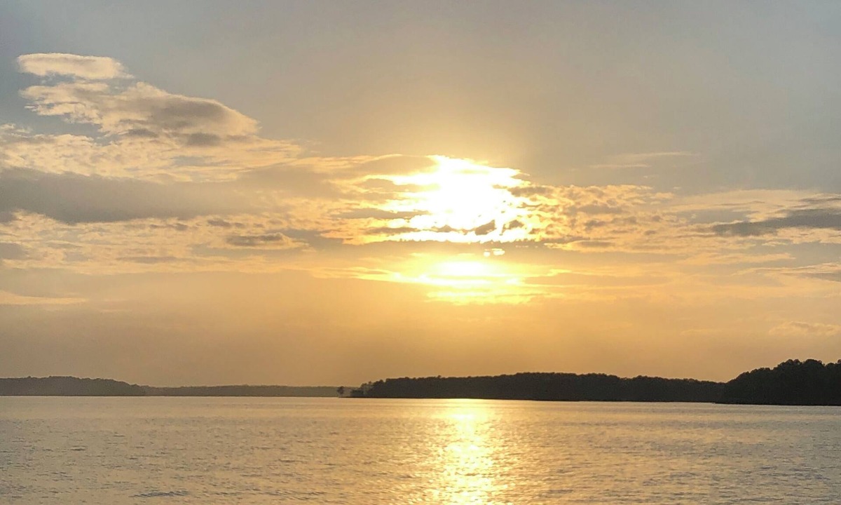Henrico House | Lakefront Escape - Private Dock + Firepit + Sunset Views- Perfect for Families