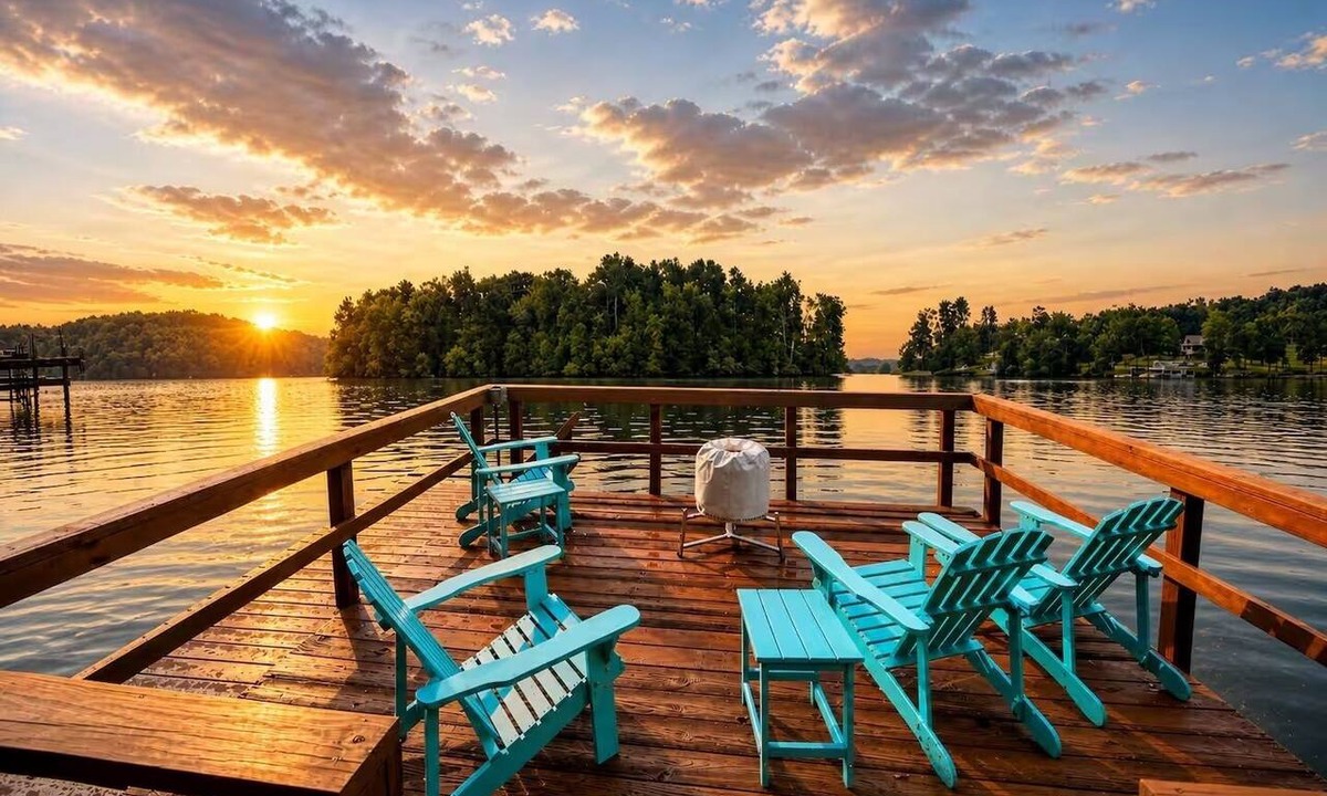 Fort Lawn House | Lakefront Escape with Dock, Kayaks & Paddle Boards