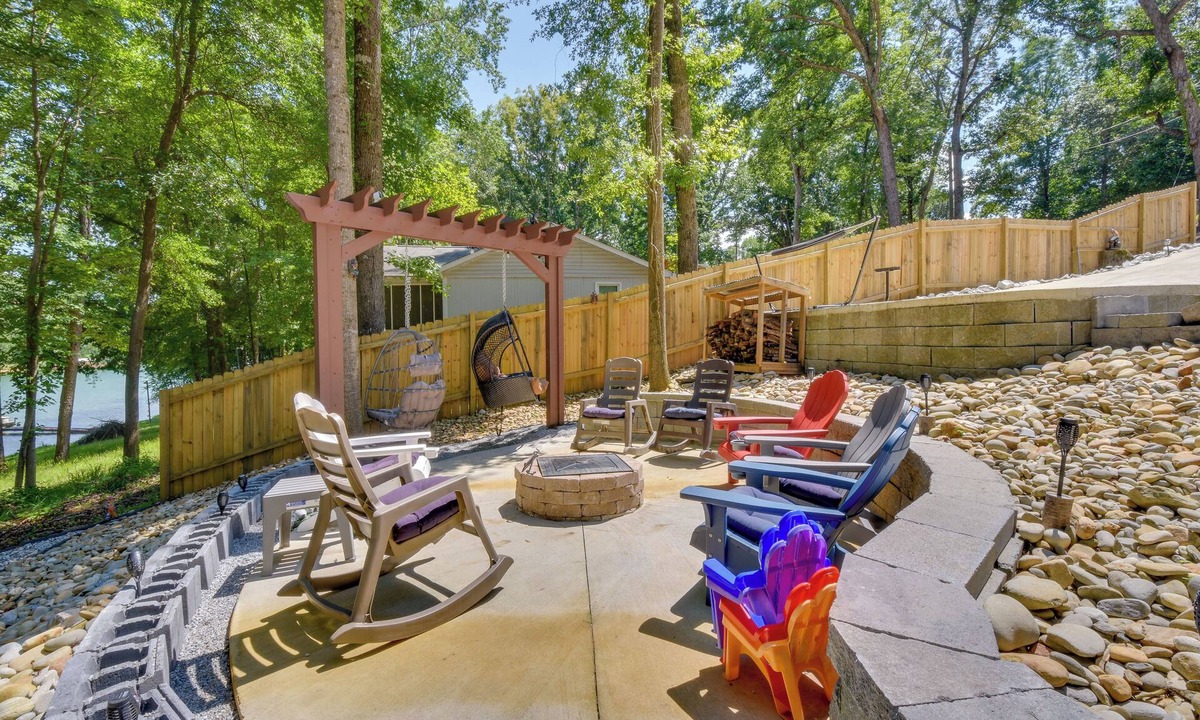 Fair Play House | Lakefront Fair Play Vacation Rental, Pets Welcome!