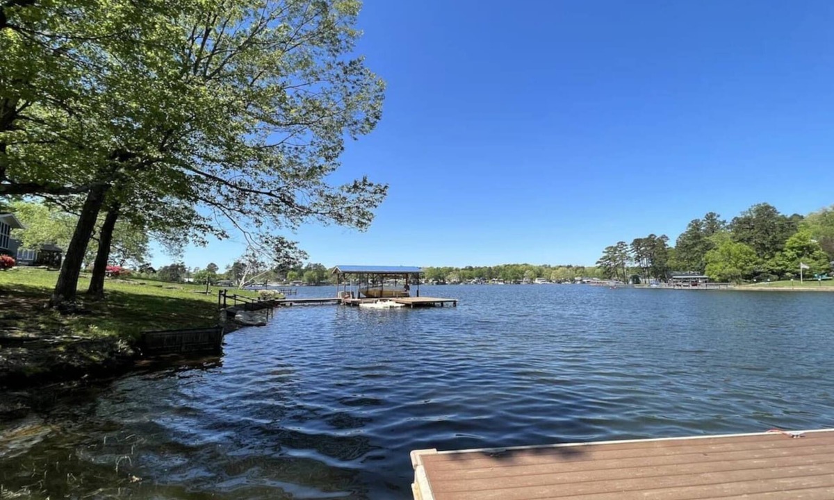 New London House | Lakefront Getaway | 2Bd 1Ba | Boat Dock