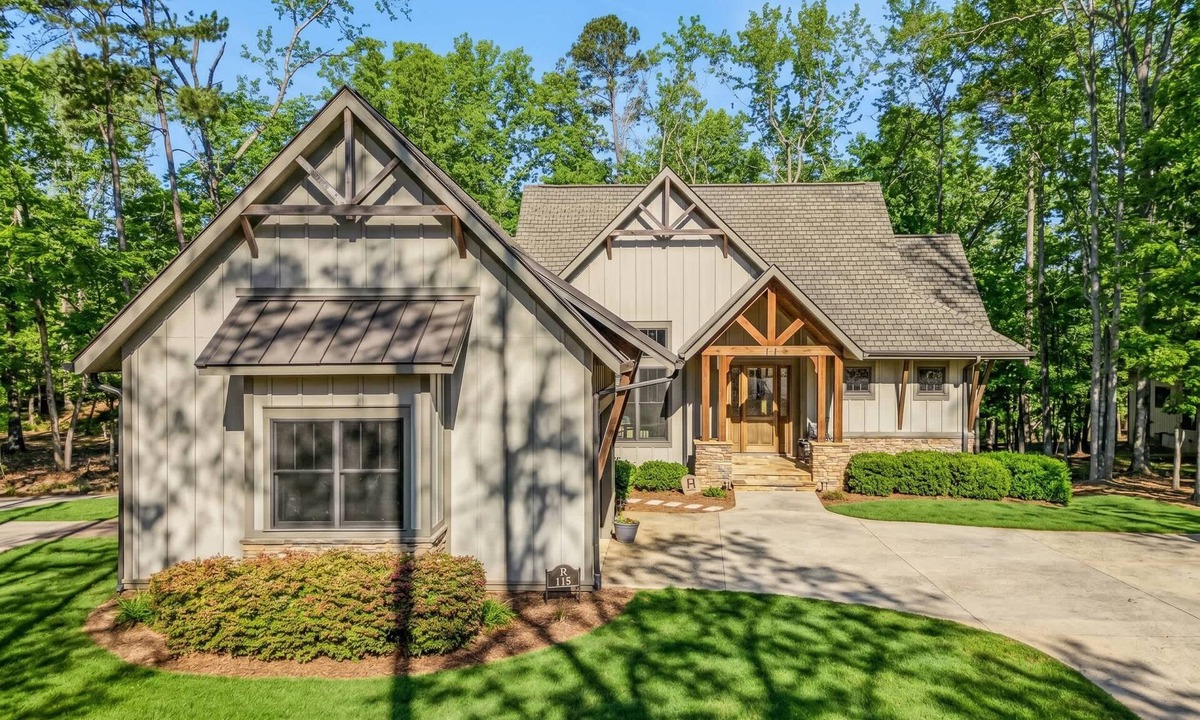 Seneca House | Lakefront Getaway~Dock~Fire Pit~Kayak & Games!