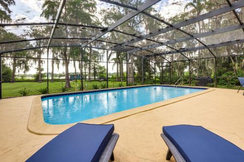 Edgewood House | Lakefront Home w/Hot Tub & Dock in Orlando!
