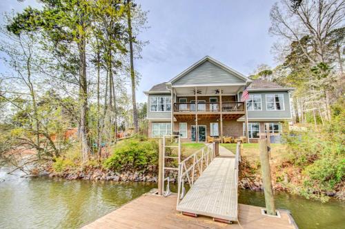Leesville House | Lakefront Leesville Retreat w/Private Dock!