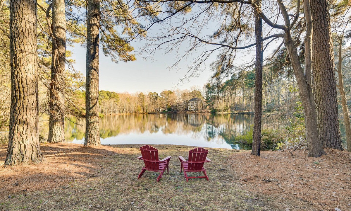 Northwest Raleigh House | Lakefront Raleigh Home w/Deck: 12 Mi to Downtown!