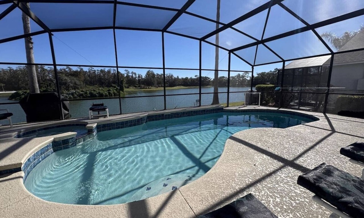 Lake Berkley House | Lakeside at Lake Berkley close to Disney