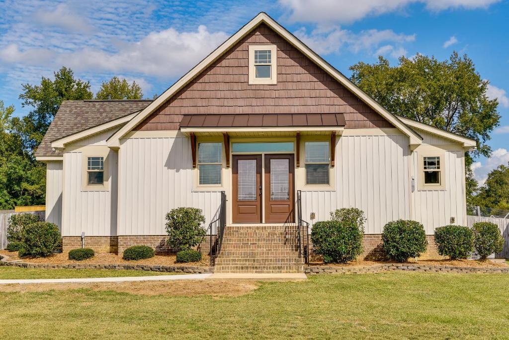 Benson House | Lakeside Farm Sanctuary! 30-Acre Benson Retreat