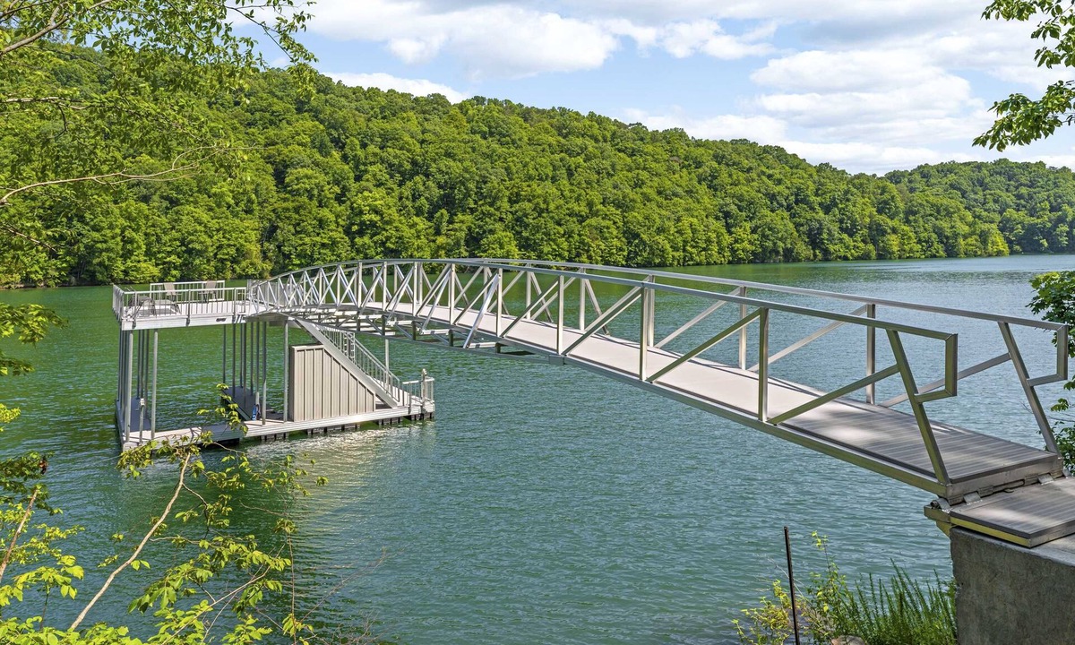 Jacksboro House | Lakeside Retreat, Sleeps 22, Dock, Grill, Game Room