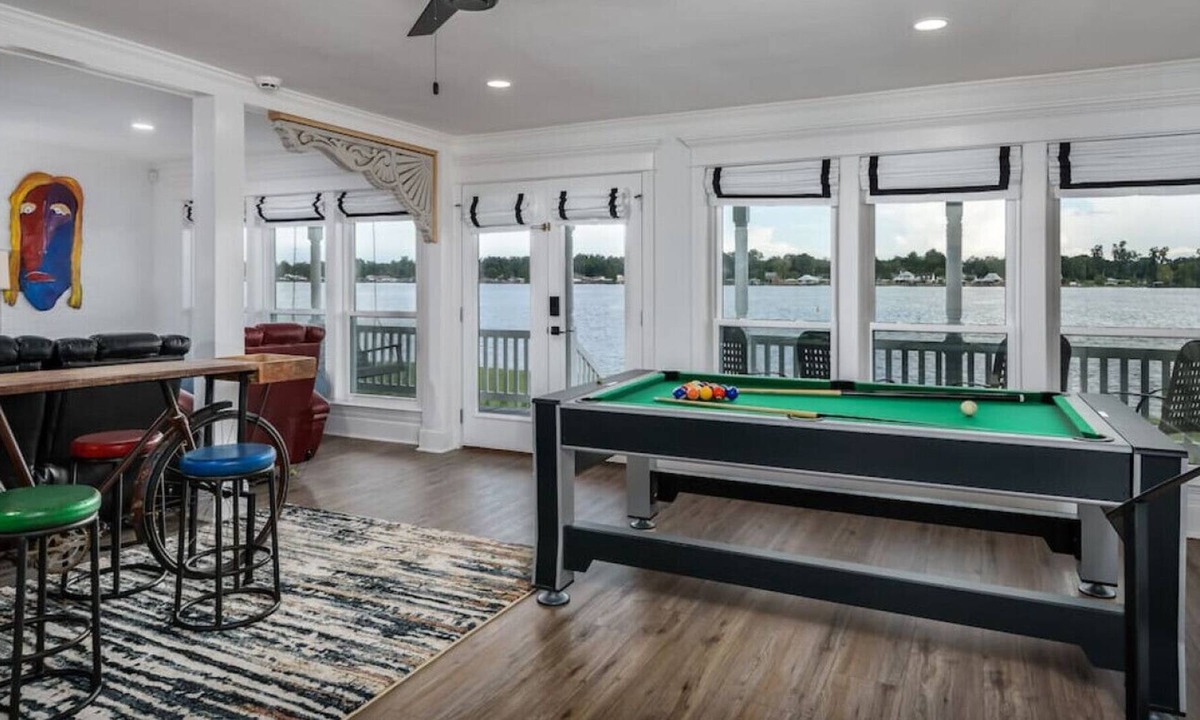 New Roads House | Lakeside Villa | Luxury & Leisure at FR
