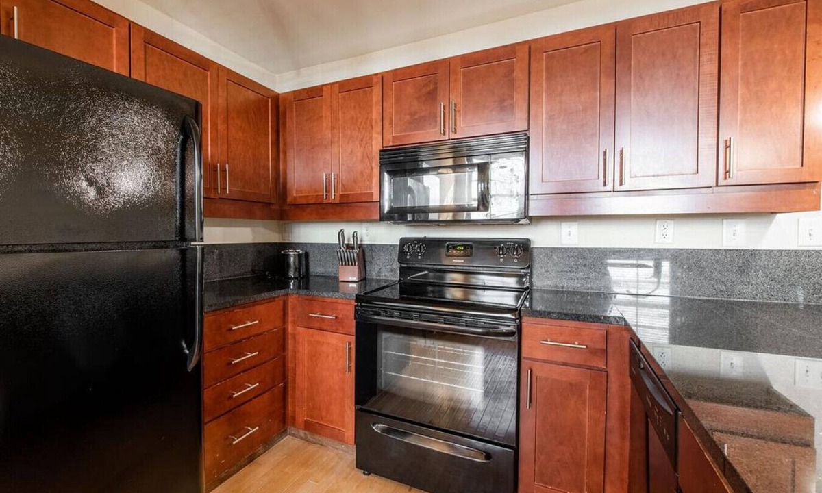 Petersburg Apartment | Landing at Perry Street Lofts - 2 Bedrooms in Petersburg