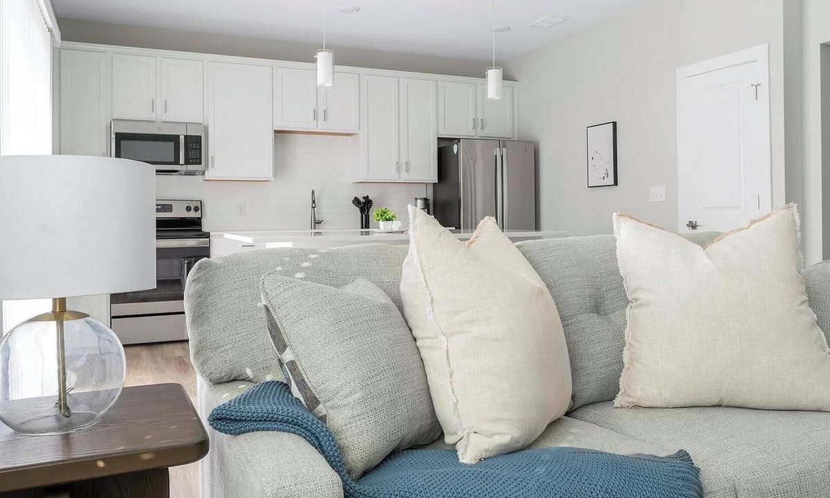 Newell Apartment | Landing | Beautiful 2BD, Gym, Courtyard