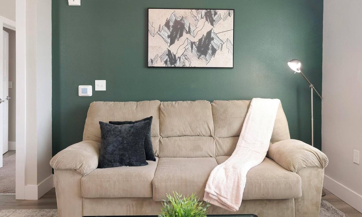 Southeast Orlando Apartment | Landing | Chic 1BD, Pool, Gym