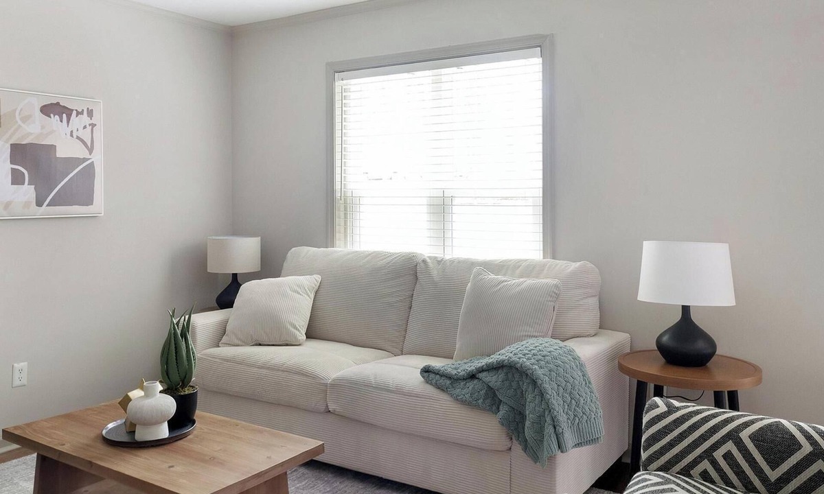 Crabtree Apartment | Landing | Chic 2BD, Tennis Court, Gym