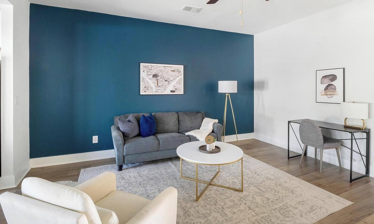 Summerville Apartment | Landing | Chic 3BD, Gym, Yoga Studio