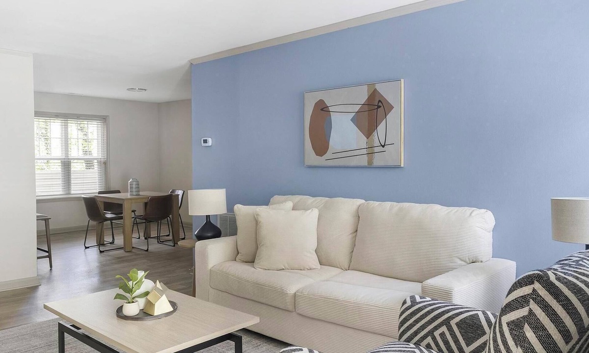 Crabtree Apartment | Landing | Incredible 2BD, Pool, Gym