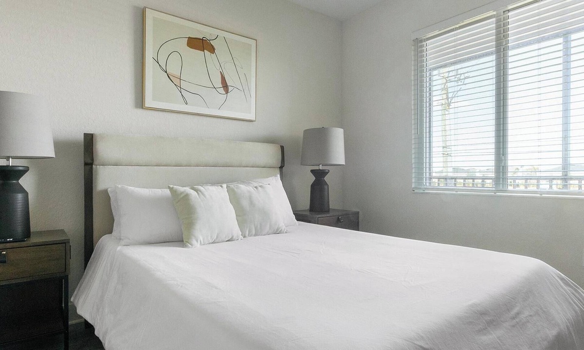 Palmetto Apartment | Landing | Modern 2BD, Yoga Studio, Pool