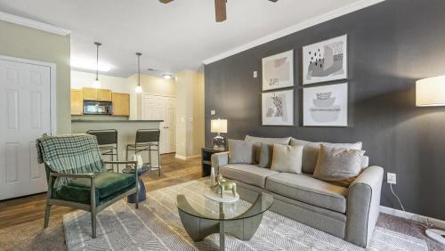 Greer Apartment | Landing Modern Apartment with Amazing Amenities (ID9830X28)