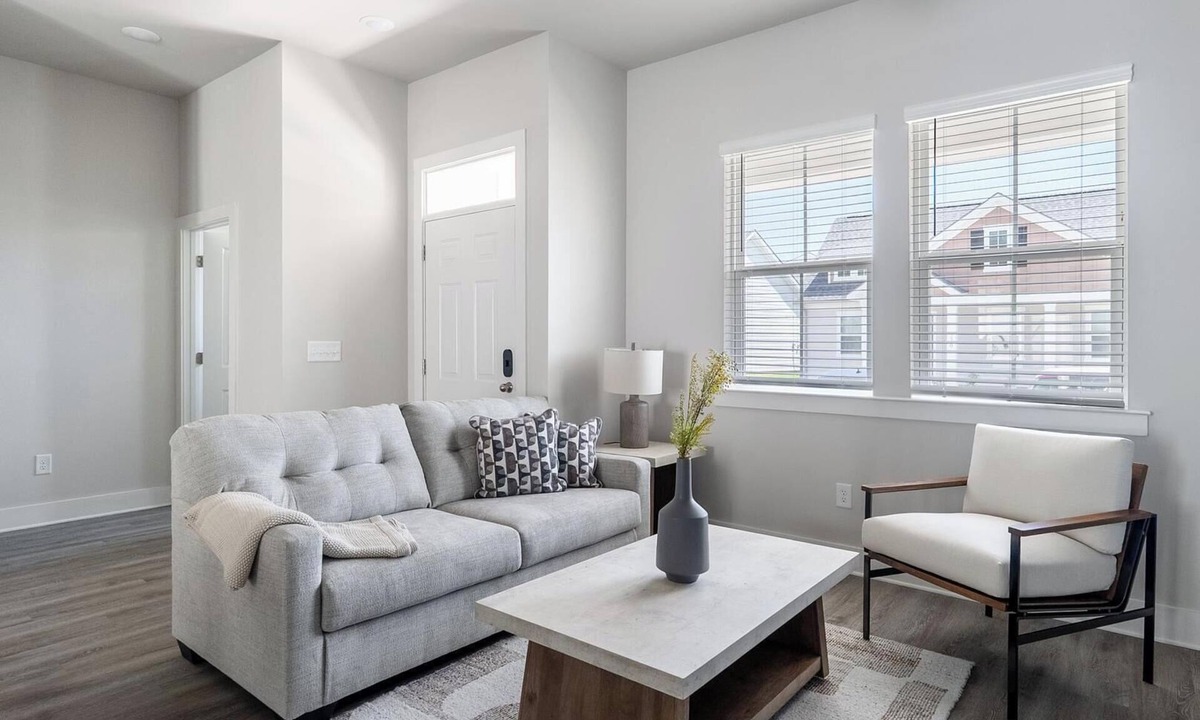Longs Apartment | Landing | Stunning 2BD, Gym