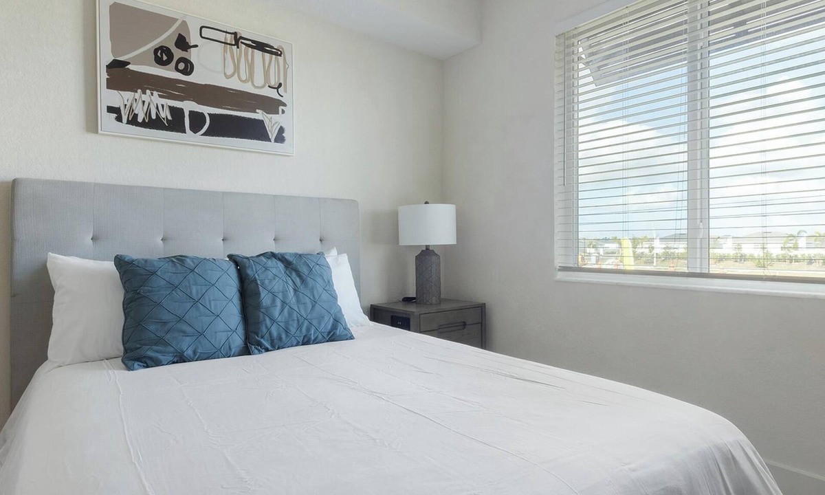 Palmetto Apartment | Landing | Stunning 2BD, Pool, Yoga Studio
