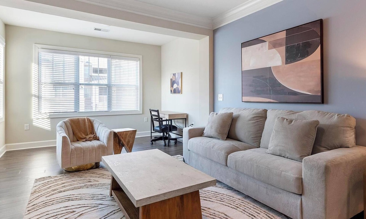 Greer Apartment | Landing | Stunning 3BD, Pool, Gym